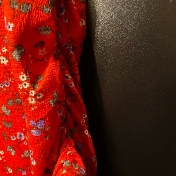 Shirred red floral top with sweetheart neckline NWT size 3X - Picture 5 of 6